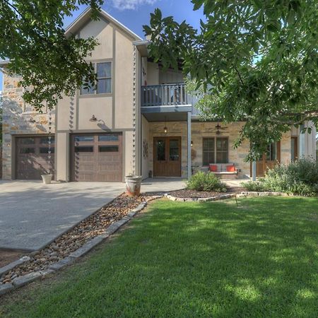 Luxury Craftsman Home With Hot Tub And Firepit - 1Blk To Main Fredericksburg Kültér fotó